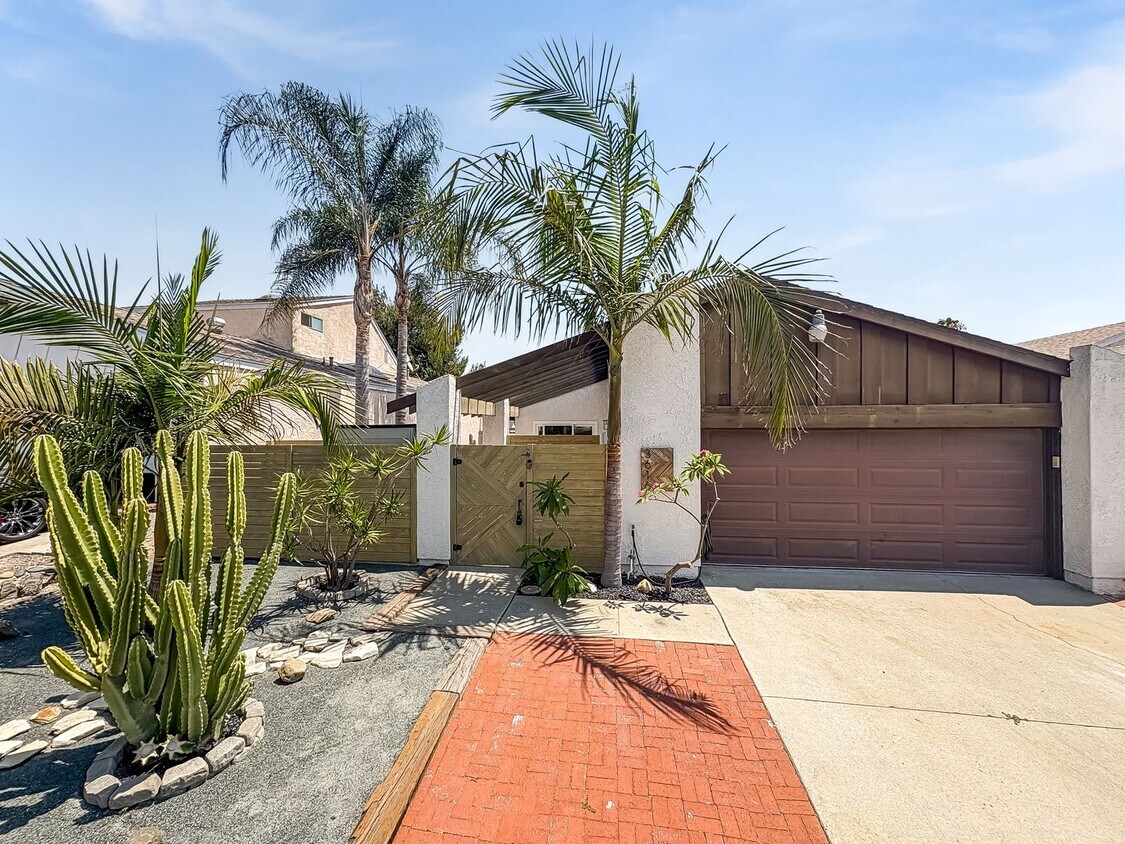Primary Photo - 3B/2BA with Private Patio & Atrium in Ocea...