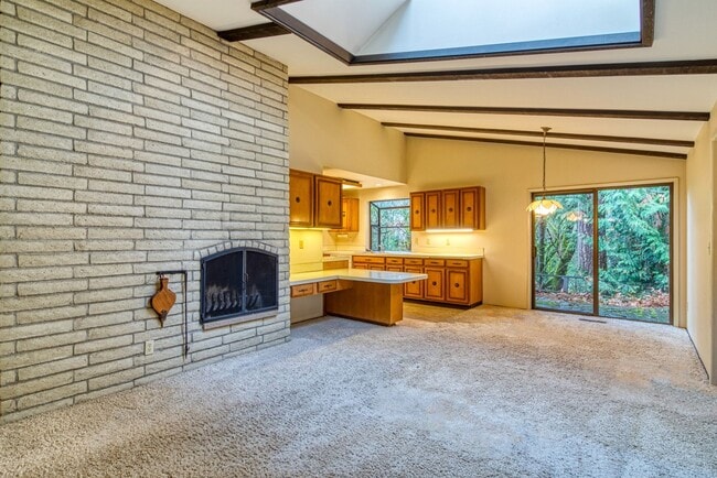 Building Photo - Mercer Island Home