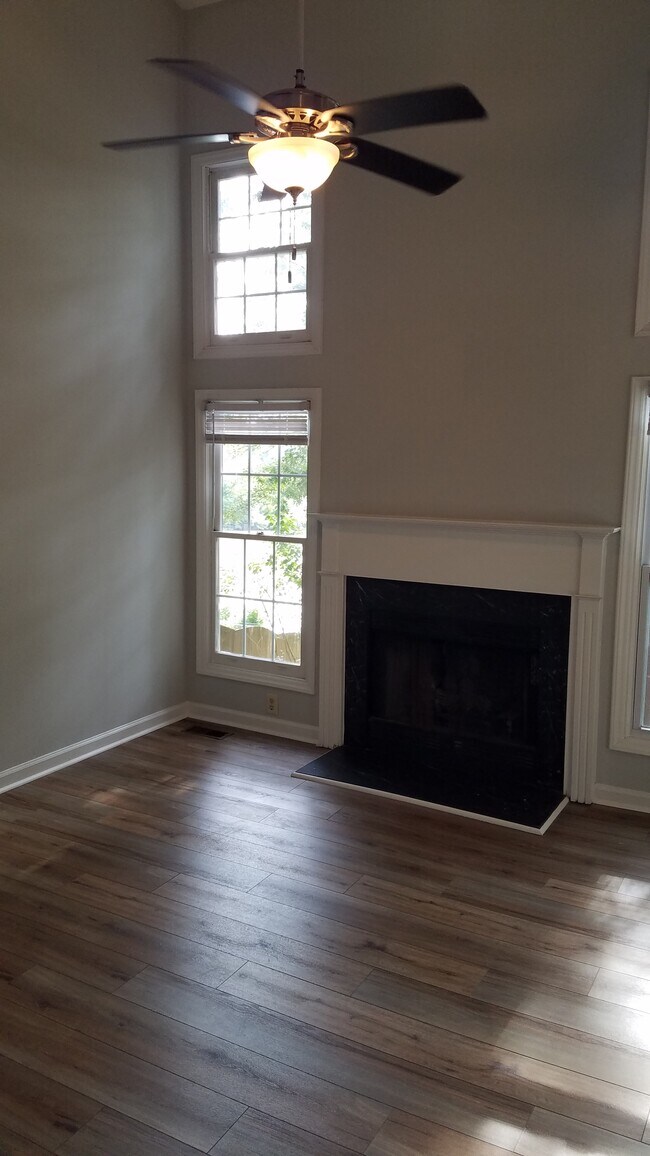 Building Photo - 605 Thistlegate Trail