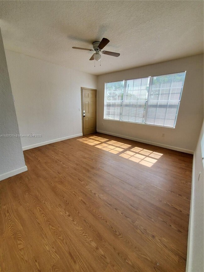 Foto del edificio - 237 NW 10th Ave