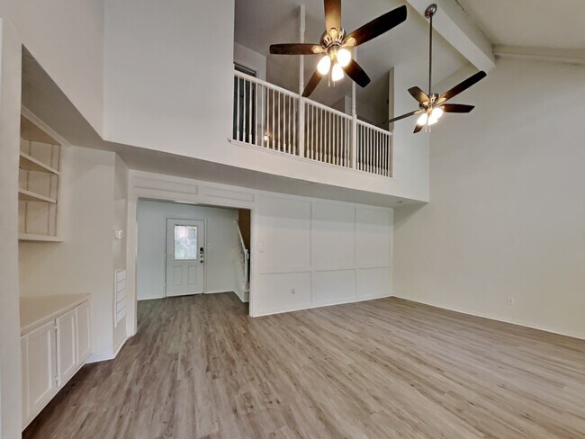Building Photo - 3310 Highland Laurels Dr