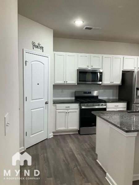 Foto del edificio - 5049 Markfield Ln