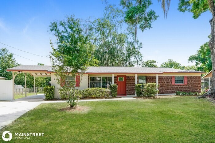 Primary Photo - 922 Hillside Dr
