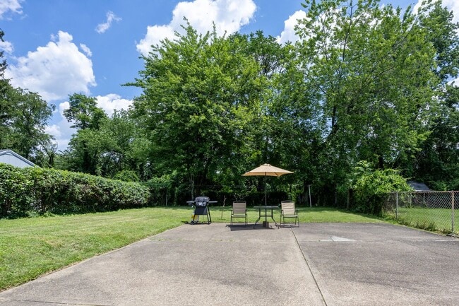 Building Photo - Charming 3-Bedroom Home on a Quiet Street ...