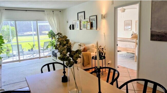 Foto del edificio - 3100 N Palm Aire Dr