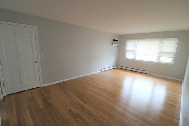 Building Photo - 50 Parson Rd