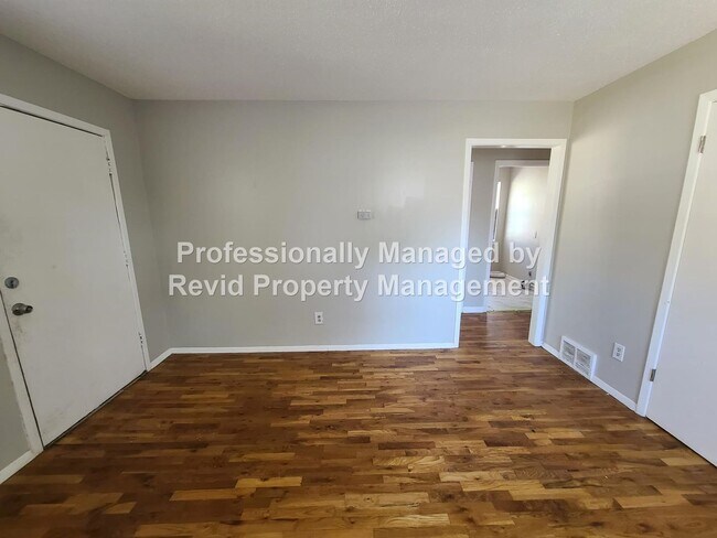 Foto del edificio - 4989 Wilburn Ave