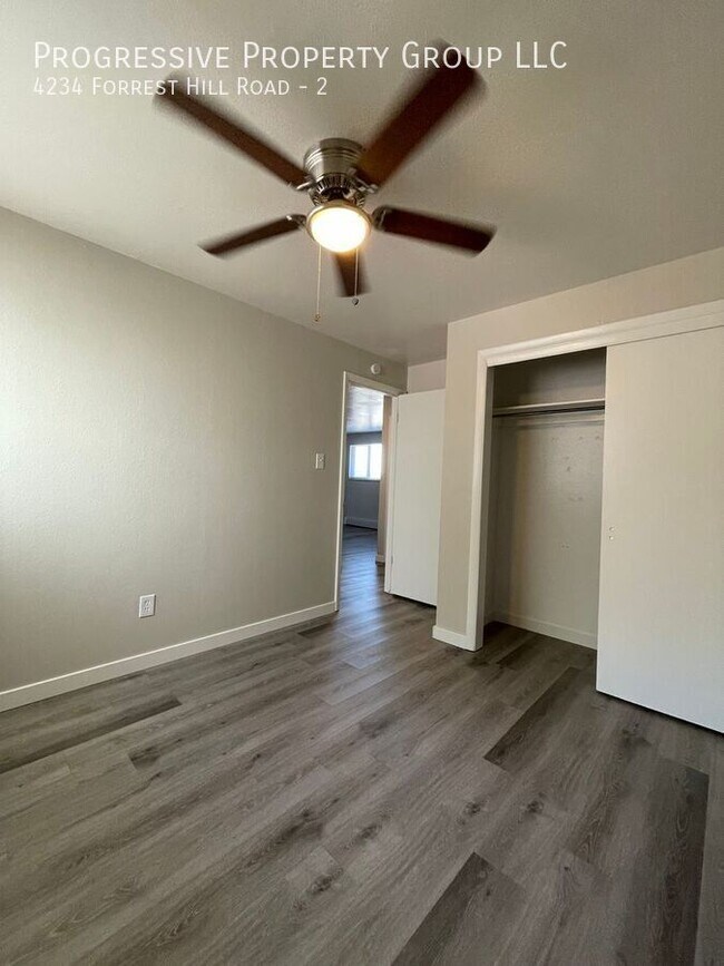 Foto del edificio - 4234 Forrest Hill Rd