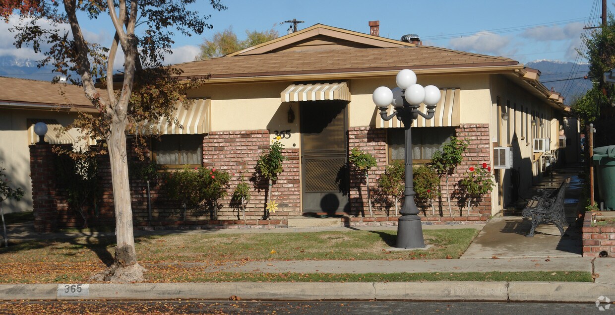 Foto del edificio - 361 School Rd