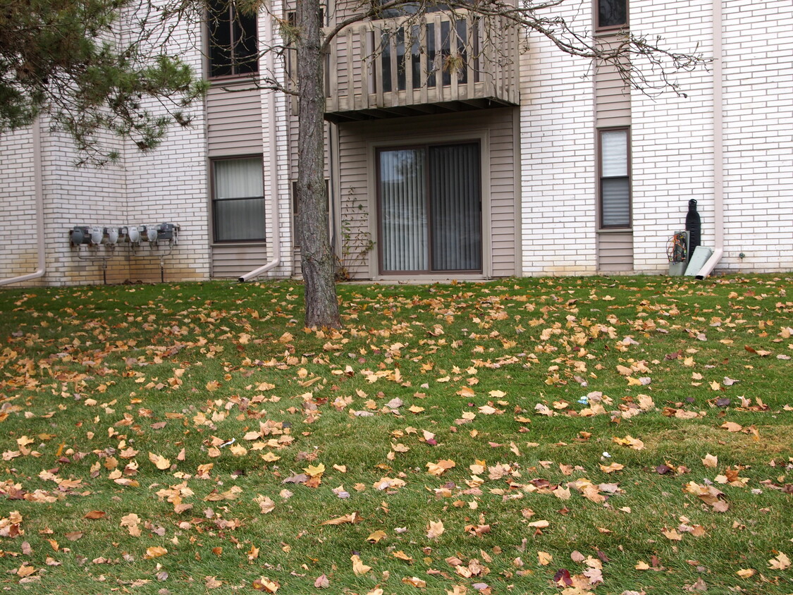 Primary Photo - 32005 W 12 Mile Rd