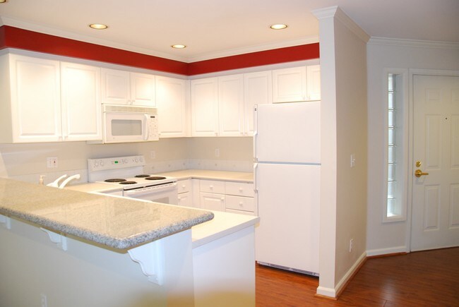 Cooks kitchen with full size appliances - 1417 Queen Anne Ave N