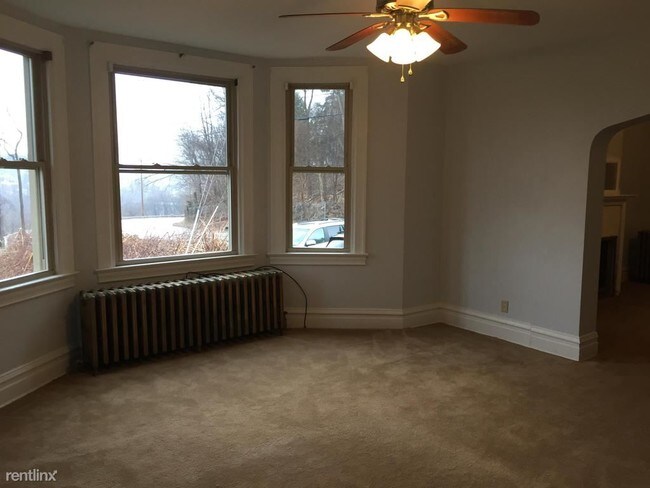 Foto del edificio - 1025 Forest Ave
