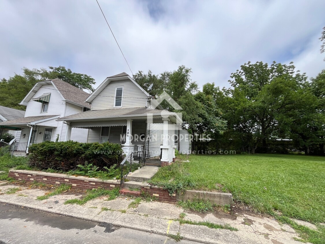 Primary Photo - 136 W 16th St