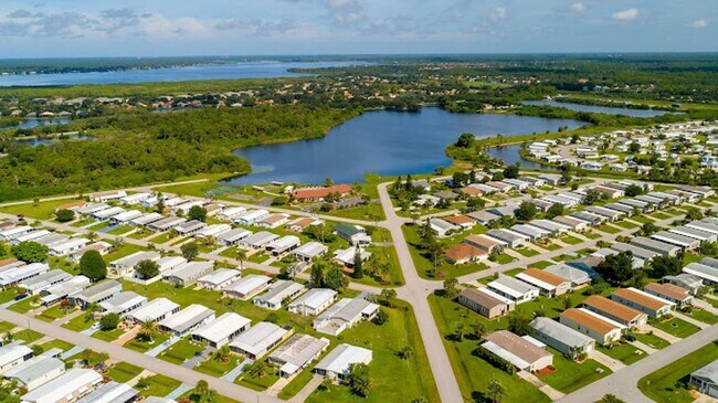 Foto del edificio - Florida living at its finest! 3/2 with a c...