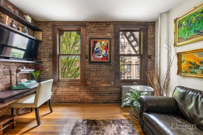 Foto del edificio - 138 W 10th St