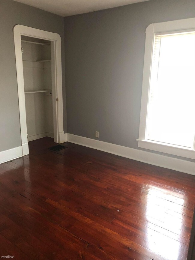Building Photo - 3 br, 1 bath Duplex - 1518 E Vermont St
