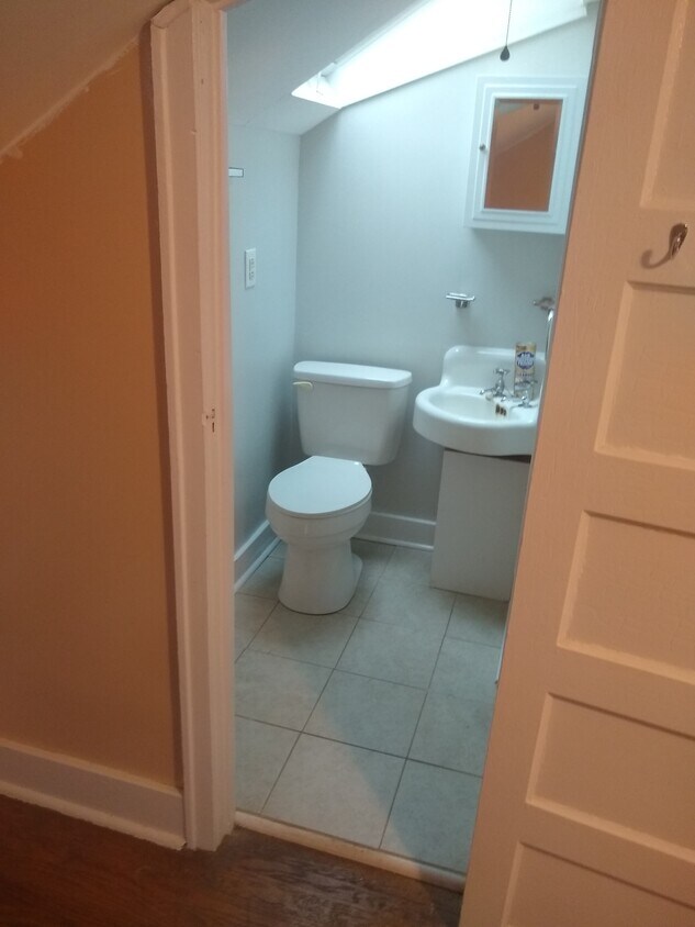 Primary Photo - 31 Cardinal Ave