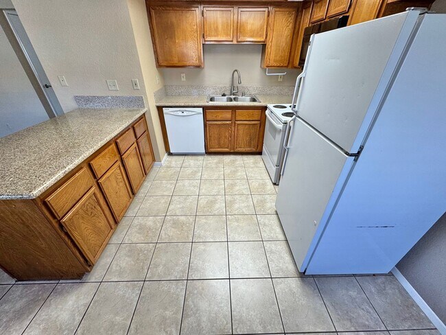 Foto del edificio - *** SPRING SPECIAL DEAL!! $750 OFF FIRST MONTHS RENT IF MOVED IN 2 WEEKS!!***COMFORTABLE 2-BEDROO...