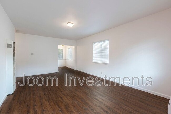 Building Photo - 818 Mayflower Ave