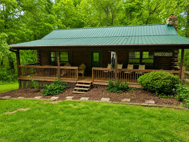 Building Photo - Black Mountain Cabin!