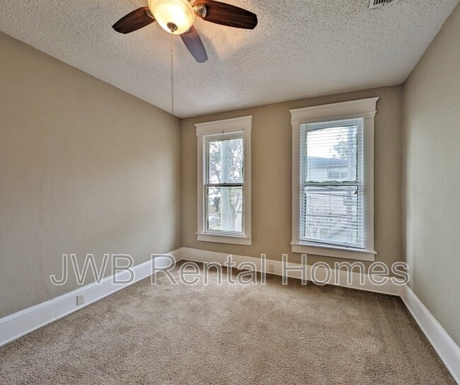 Building Photo - 2749 Vernon Terrace