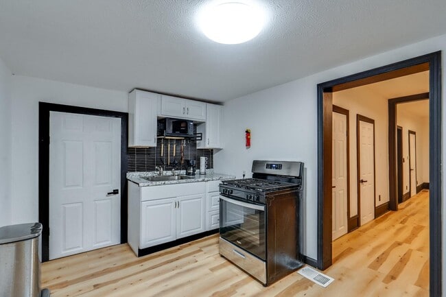 Foto del edificio - 2173 E 73rd St