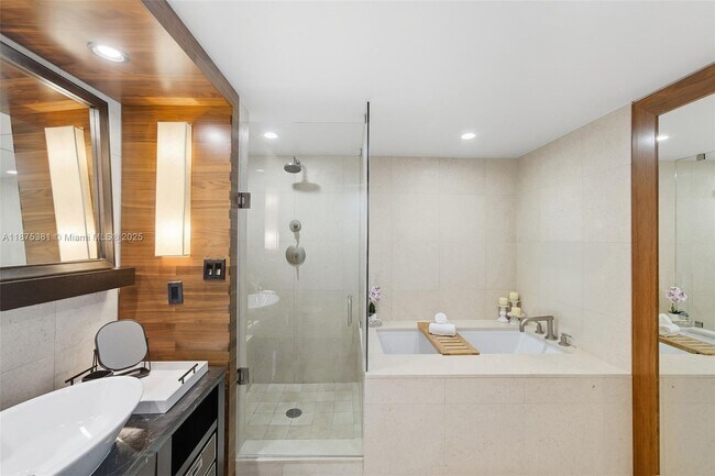 Foto del edificio - 6801 Collins Ave