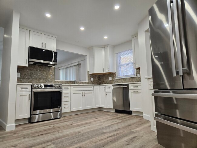 Foto del edificio - 724 Burnley Rd
