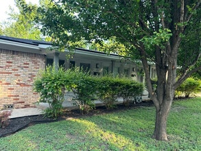 Building Photo - 917 N 11th St