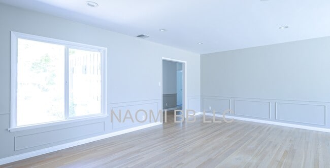 Building Photo - 501 N Naomi St