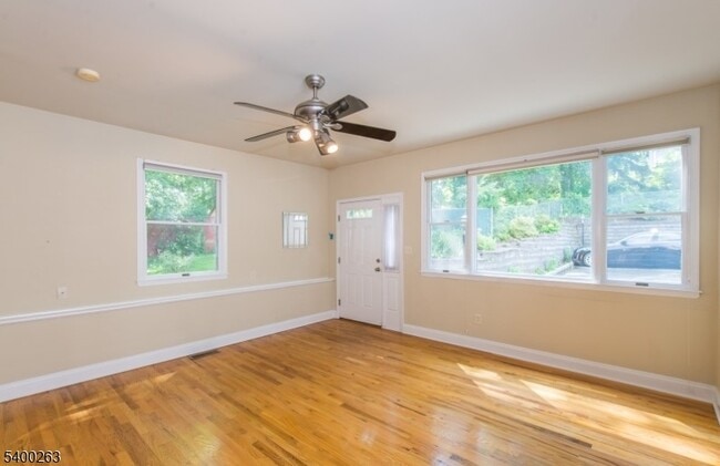 Foto del edificio - 46 Phoenix Ave