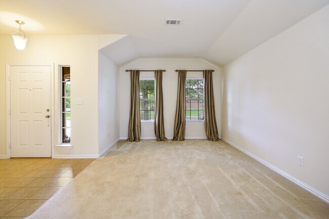 Foto del edificio - 227 Creekwood Dr