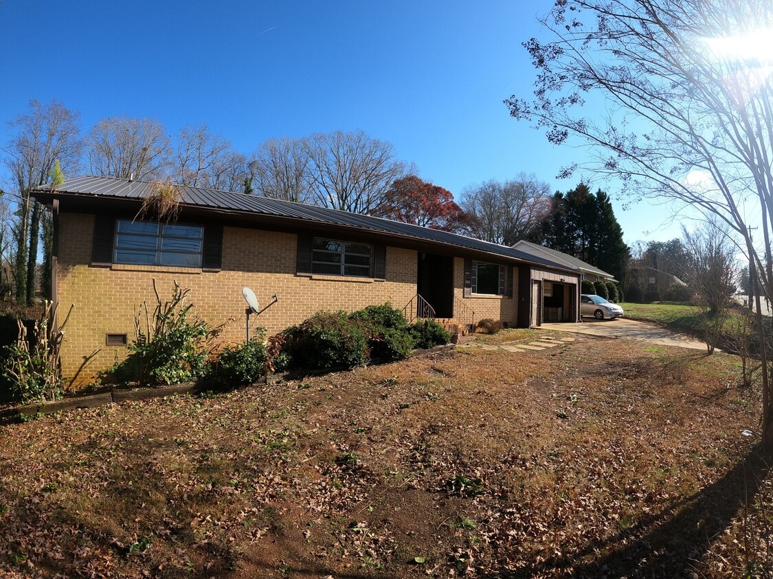 214 Hunts Bridge Rd, Greenville, SC 29617 House Rental in Greenville