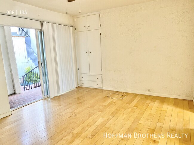 Foto del edificio - 473 S Roxbury Dr