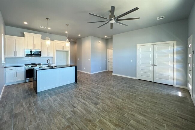 Foto del edificio - 821 Remington Ave