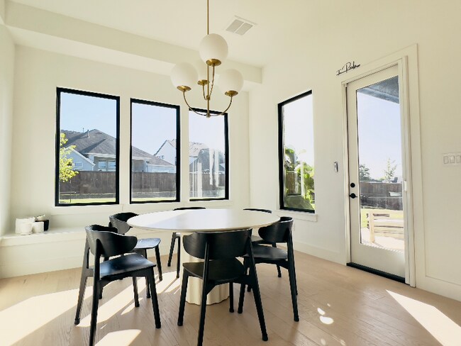 Foto del edificio - 4231 Splitrock Dr