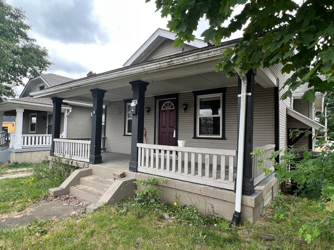 Primary Photo - Beautiful 2 bedroom 1 bath with full basememt