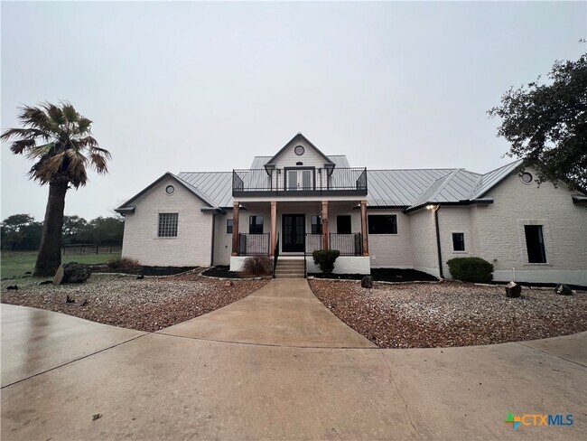 Building Photo - 725 Winding View