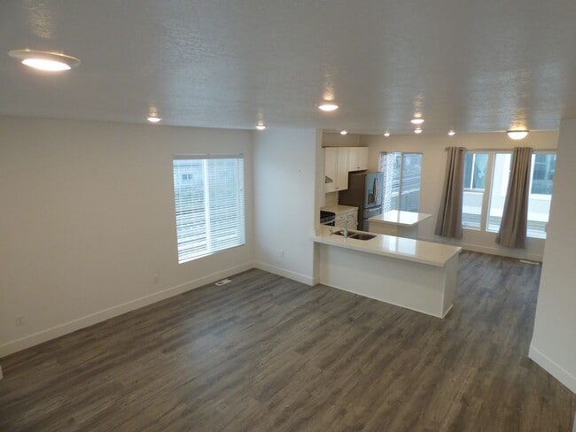 Foto del edificio - Great 3 Bd 2.5 Ba Townhome Rooftop Views