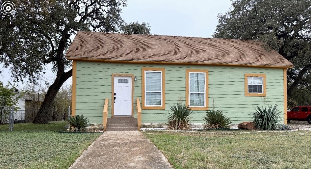 Primary Photo - Beautifully remodeled 1 bedroom home on large lot in Belton