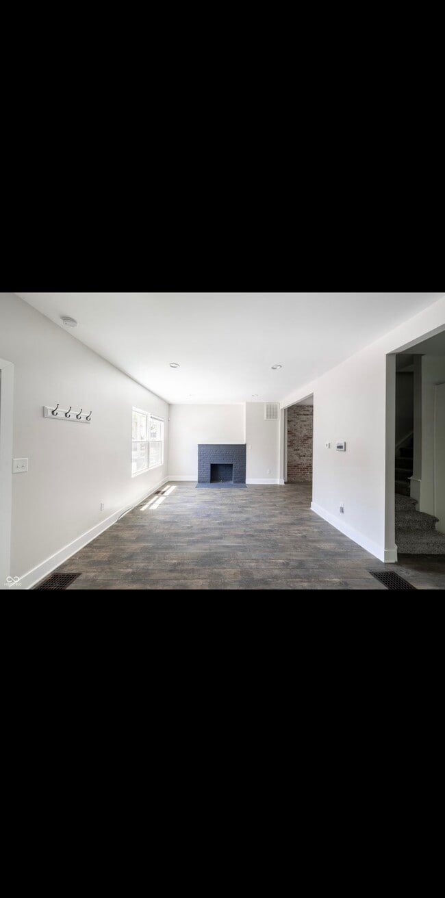 Building Photo - 646 E 31st St