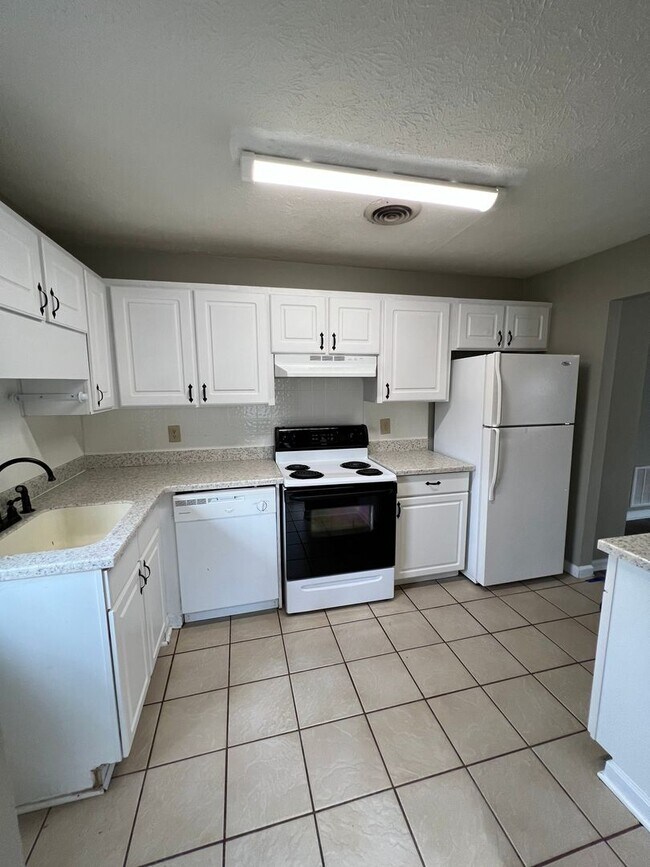 Foto del edificio - 1755-1757 Cedar Shoals Dr
