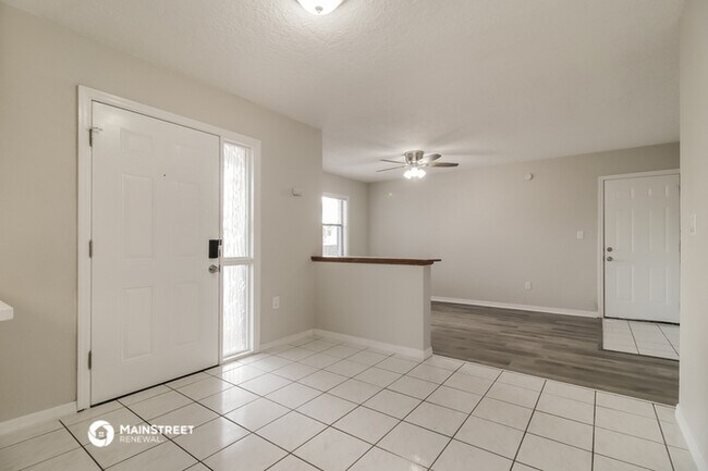 Building Photo - 655 David St