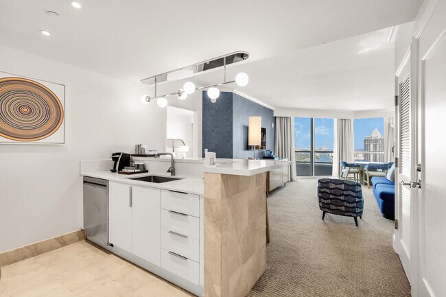 Foto del edificio - 4401 Collins Ave