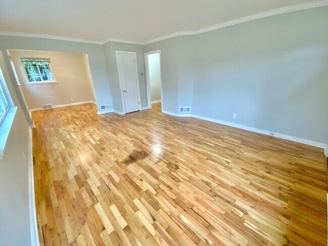 Foto del edificio - Beautiful Townhouse with Fenced Yard, Garage, and AC