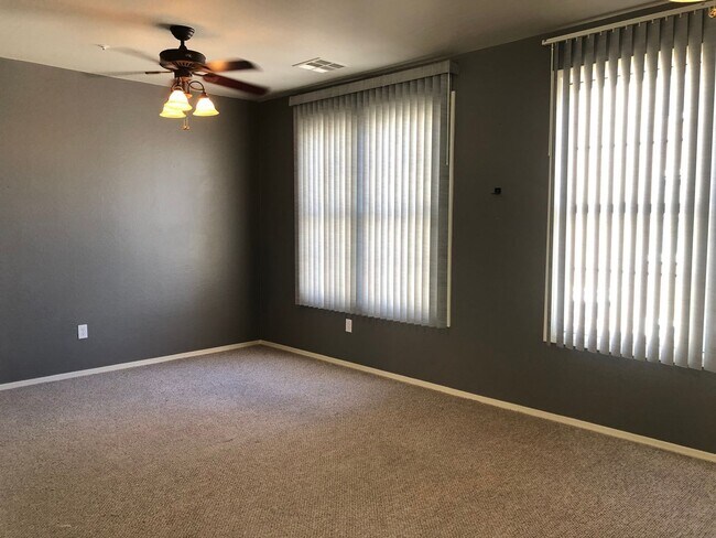 Building Photo - Prime Gilbert Location 3 Bedroom/2.5 bath ...