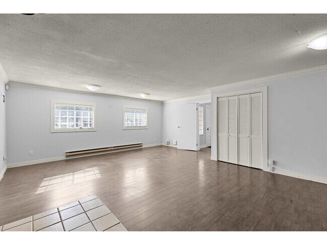 Photo du bâtiment - 18781-18774 74 Ave