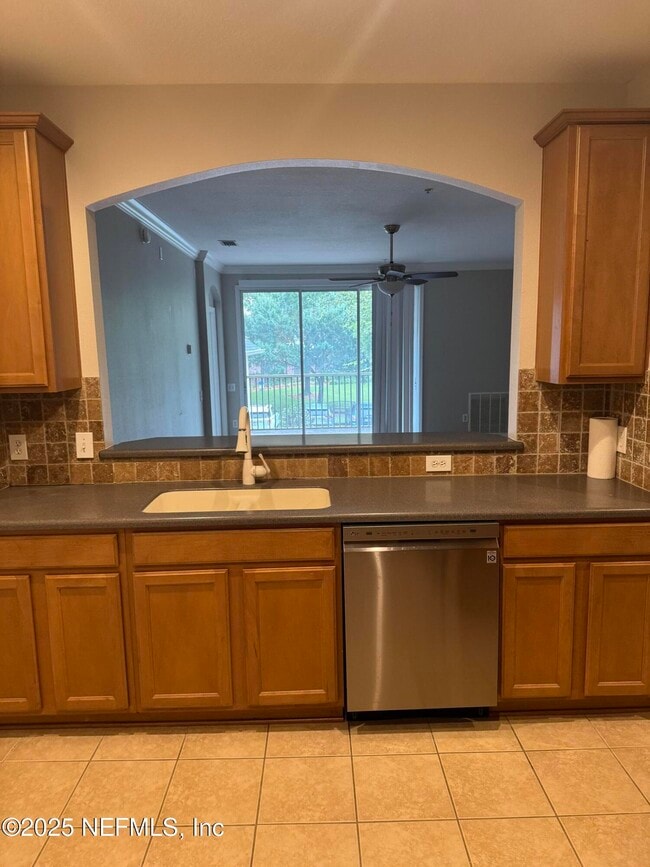 Foto del edificio - 4480 Deerwood Lake Pkwy