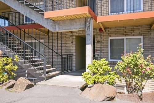 Building Photo - Water's Edge Condominiums - 1 bedroom