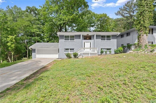Building Photo - 495 Larchmont Cir NW